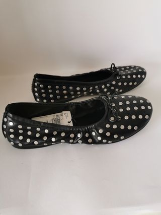 Bailarinas de chica N°37 de Mango nuevas.
