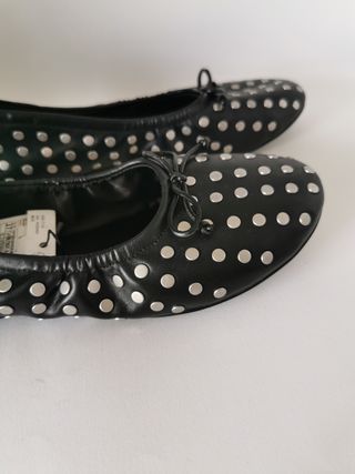 Bailarinas de chica N°37 de Mango nuevas.