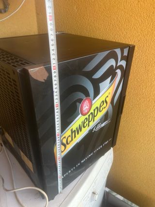Nevera mini Schweppes