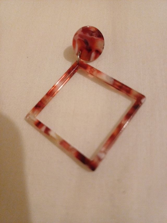 Pendientes cuadrados marrón-blanco