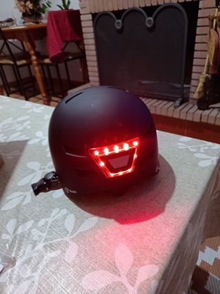 Casco bici/patín eléctrico con luz