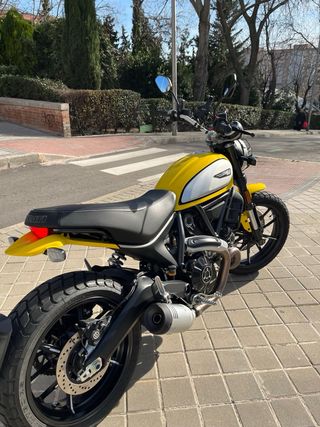 Ducati Scrambler Icon como nueva, garantía Ducati
