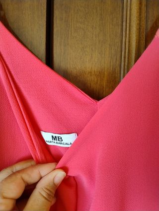 Mono fucsia elegante mujer