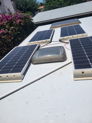 Caravana Dethleffs Nomad del 2010 . Placas solares