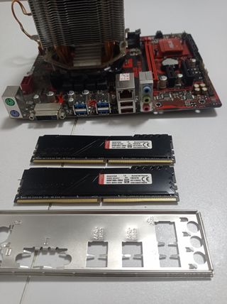 Placa base B250M-V
Y procesador i7-7700,RAM-16GB