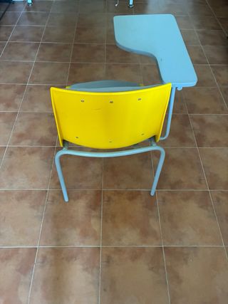 Pupitre escolar con asiento