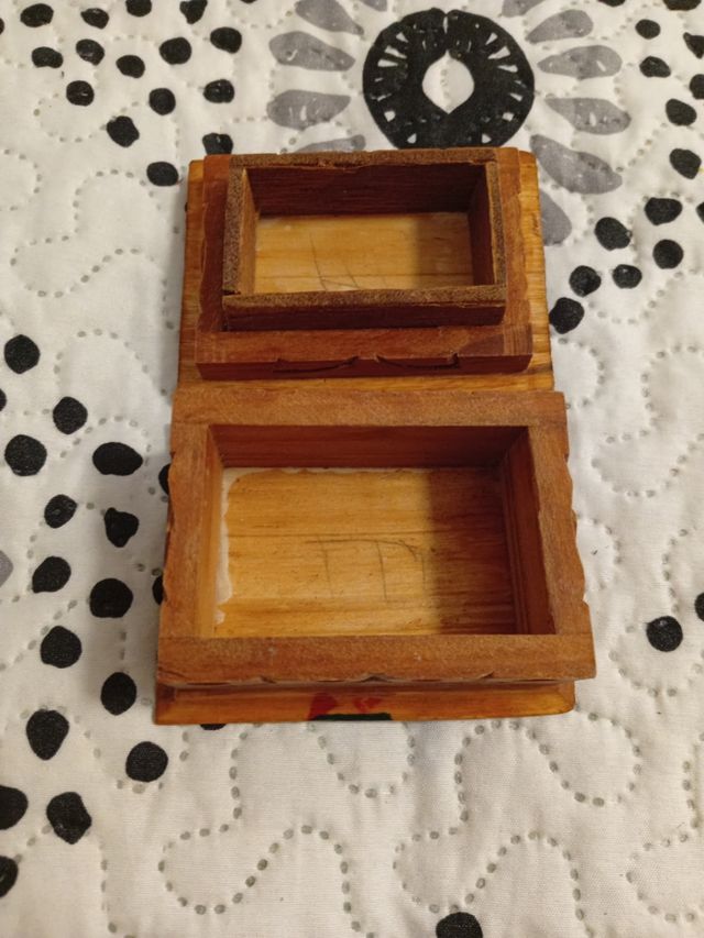 Caja madera tallada