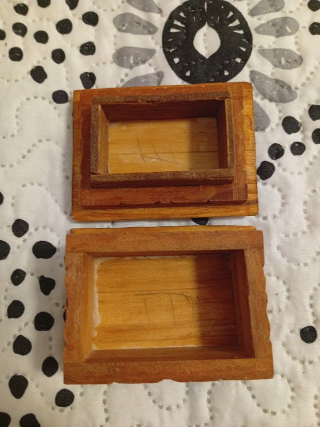 Caja madera tallada