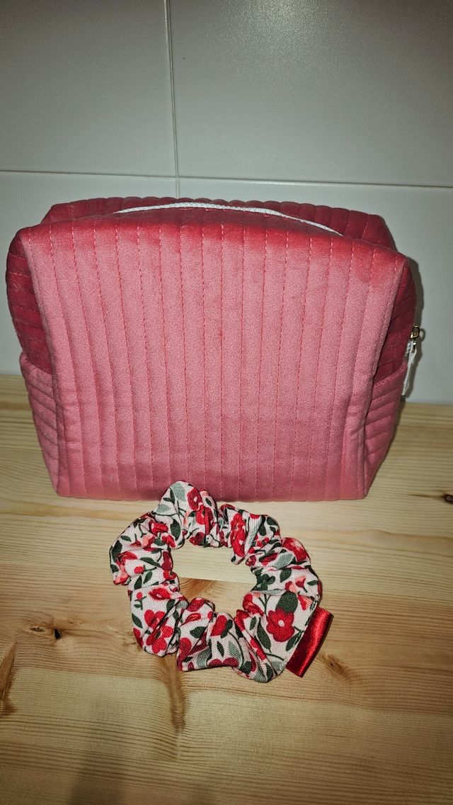 Neceser Cacharel rosa - neceser de viaje