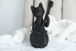 Gatto rockstar in resina stampato in 3D – scultura