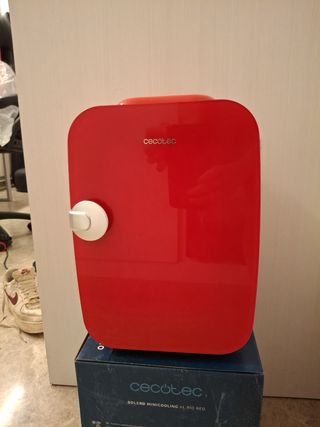 Mini nevera Cecotec Bolero 4L roja