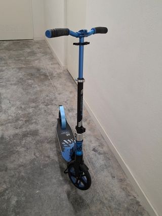 Patinete plegable Azul, sin uso.