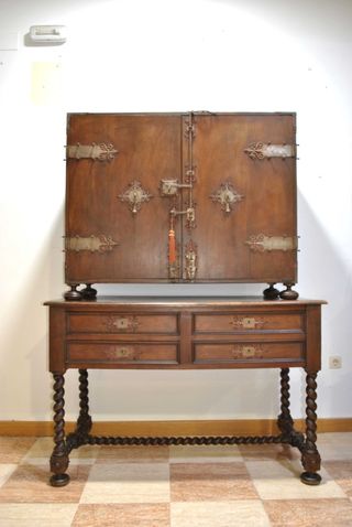 Antiguo bargueño castellano
