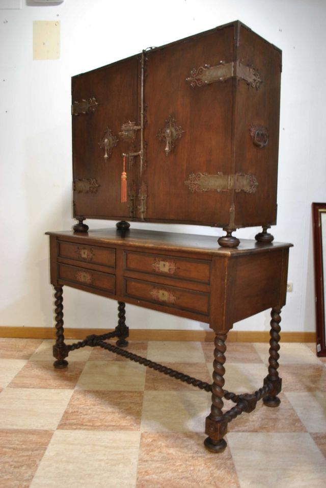 Antiguo bargueño castellano