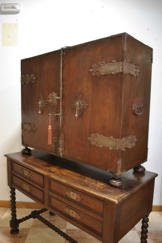Antiguo bargueño castellano