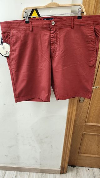 Chinos cortos rojos hombre