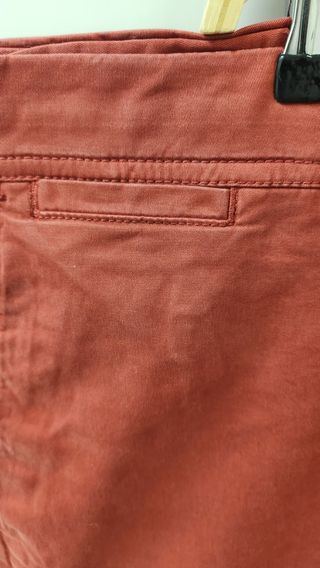 Chinos cortos rojos hombre