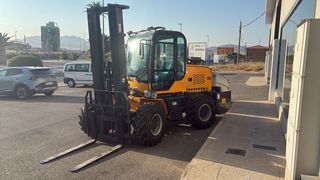 Carretilla elevadora 4x4 NUEVA