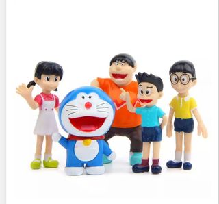Bambole con statuette Doraemon