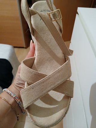 Sandalias cuña beige