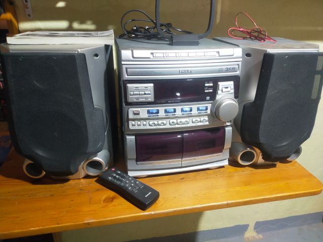 Minicadena Philips 3CD + Radio Cassette