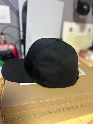 Gorra negra Cape Dem