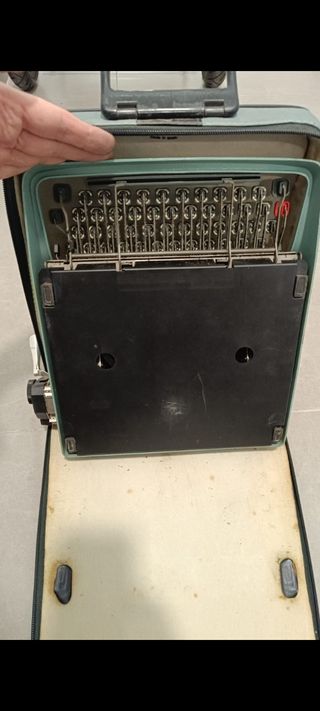 Olivetti Lettera 32: Máquina de escribir antigua