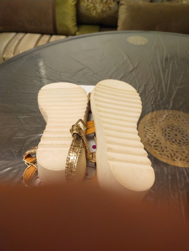 Sandalias Marypaz doradas talla 36