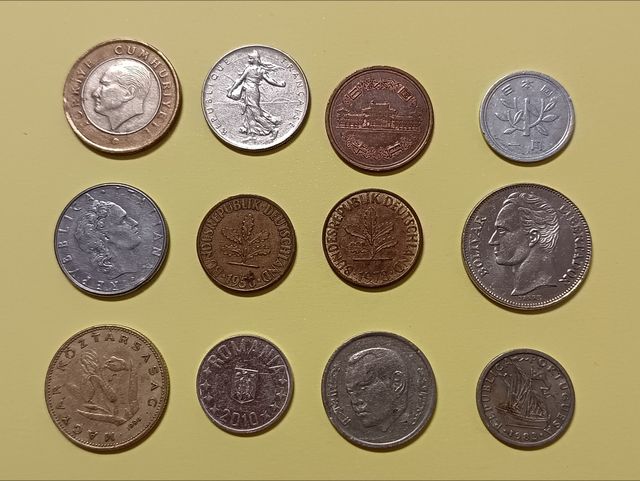12 Monedas Variadas - Coleccionismo