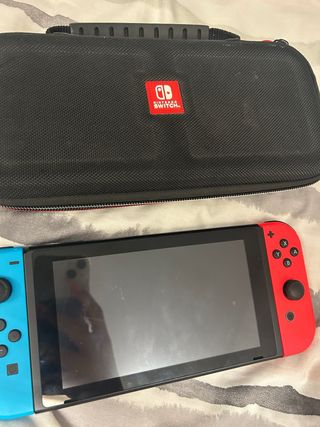 Nintendo Switch + funda+ juegos