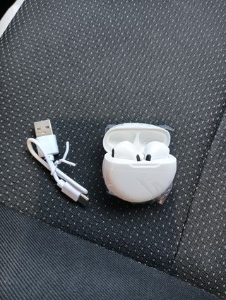 Auriculares inalámbricos blancos
