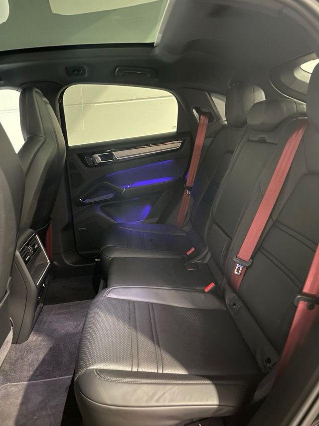 Porsche Cayenne coupe e hybrid