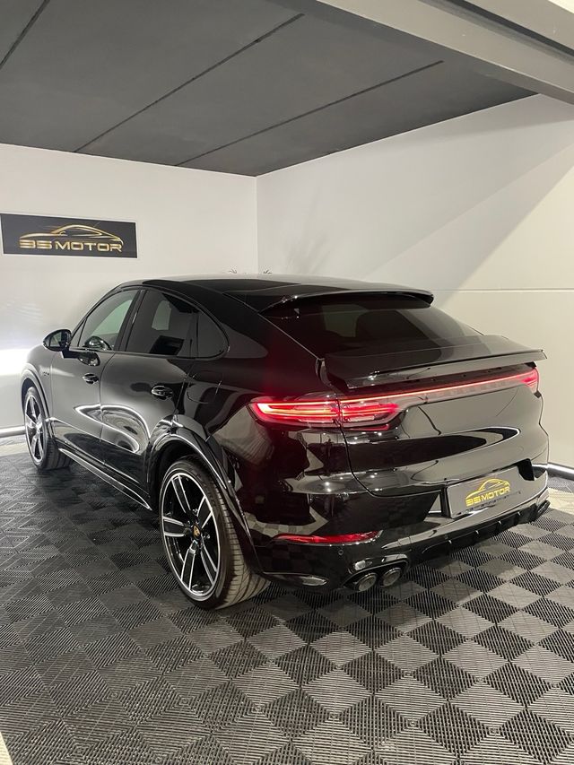 Porsche Cayenne coupe e hybrid