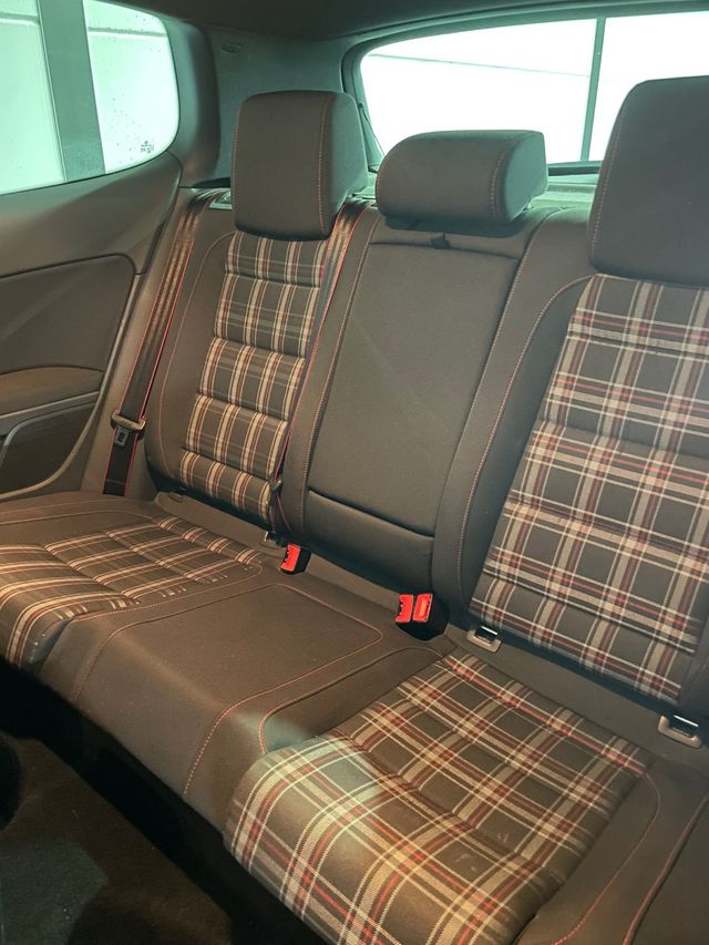 Volkswagen Golf GTI 35 TH