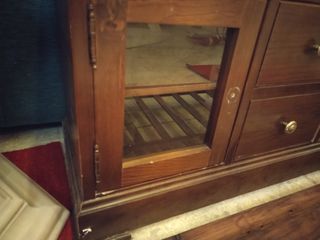 Mueble madera vintage con vitrina