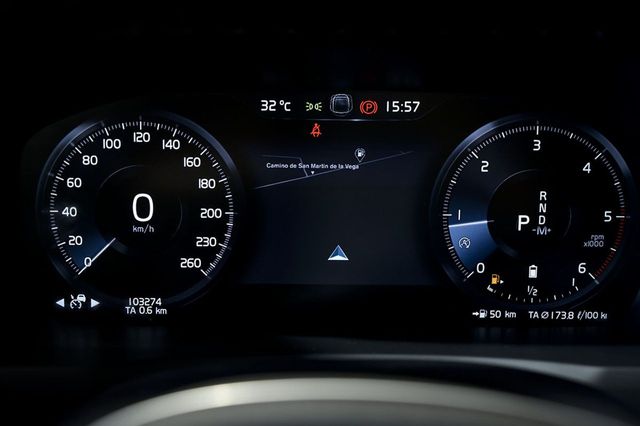 Volvo XC90   2.0 B5 D AWD Momentum Pro Auto 