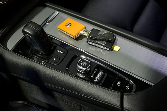 Volvo XC90   2.0 B5 D AWD Momentum Pro Auto 