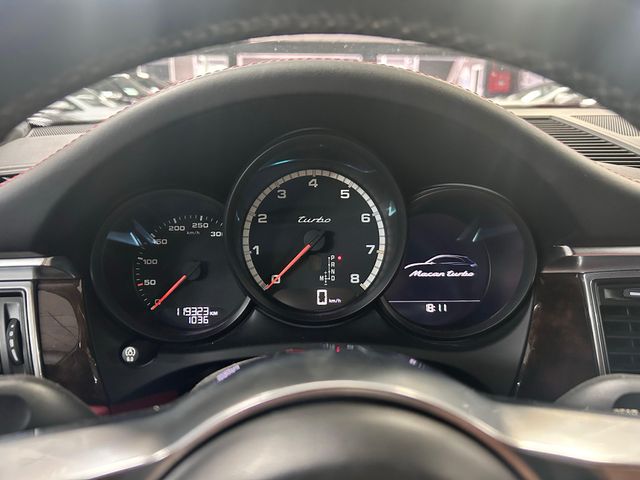 PORSCHE Macan Turbo