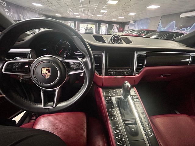 PORSCHE Macan Turbo