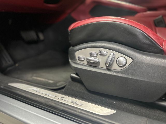 PORSCHE Macan Turbo
