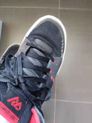 Scarpe Jordan nere e rosse Uomo