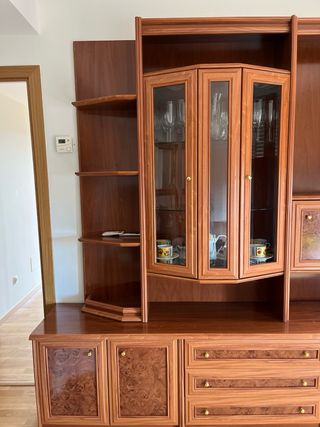 Mueble salón madera - vitrina