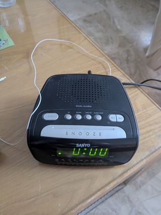 Radio despertador SANYO - Reloj