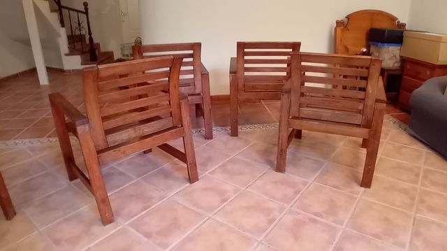 Mesa y 4 sillones de teca para exterior