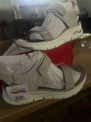 Sandalias Skechers beige - 39 NUEVAS 