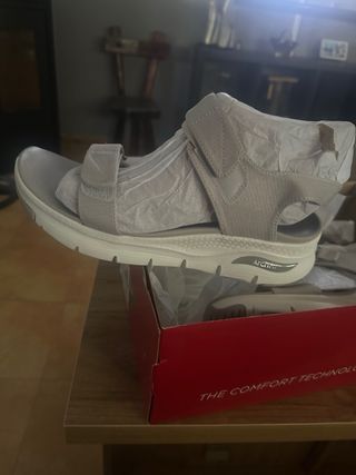 Sandalias Skechers beige - 39 NUEVAS 