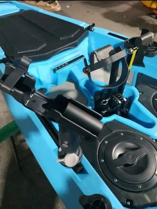 KAYAK PESCA CON PEDALERA ALETAS MODELO SHARK.