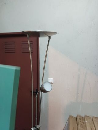 Lámpara pie LED metalica - 2 luces