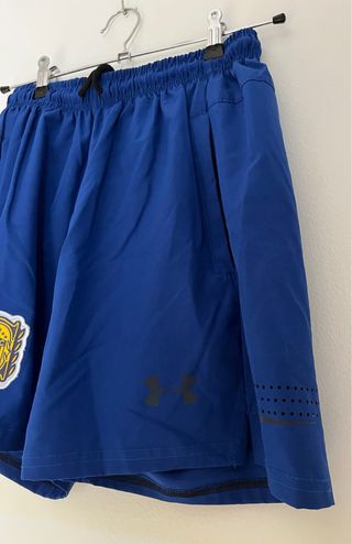 Bermuda impermeable Rosario Central 
Under Armour 