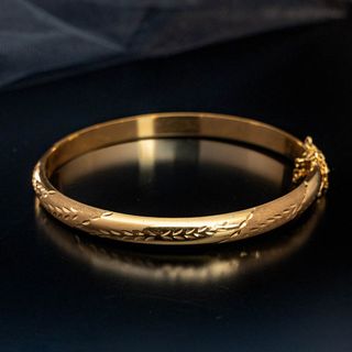 Pulsera Rigida Con Grabado Decorativo